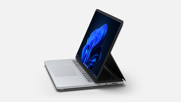 一台处于舞台模式下的 Surface Laptop Studio 2 商用版。