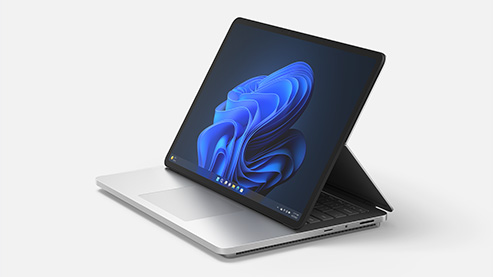 一台处于舞台模式下的 Surface Laptop Studio 2 商用版。