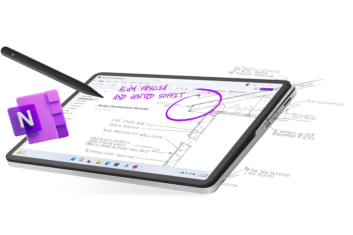 平板模式下的 Surface Laptop Studio 2，屏幕上显示有一支数字触控笔、一株植物、写好的笔记，OneNote 图标从设备屏幕上弹出。