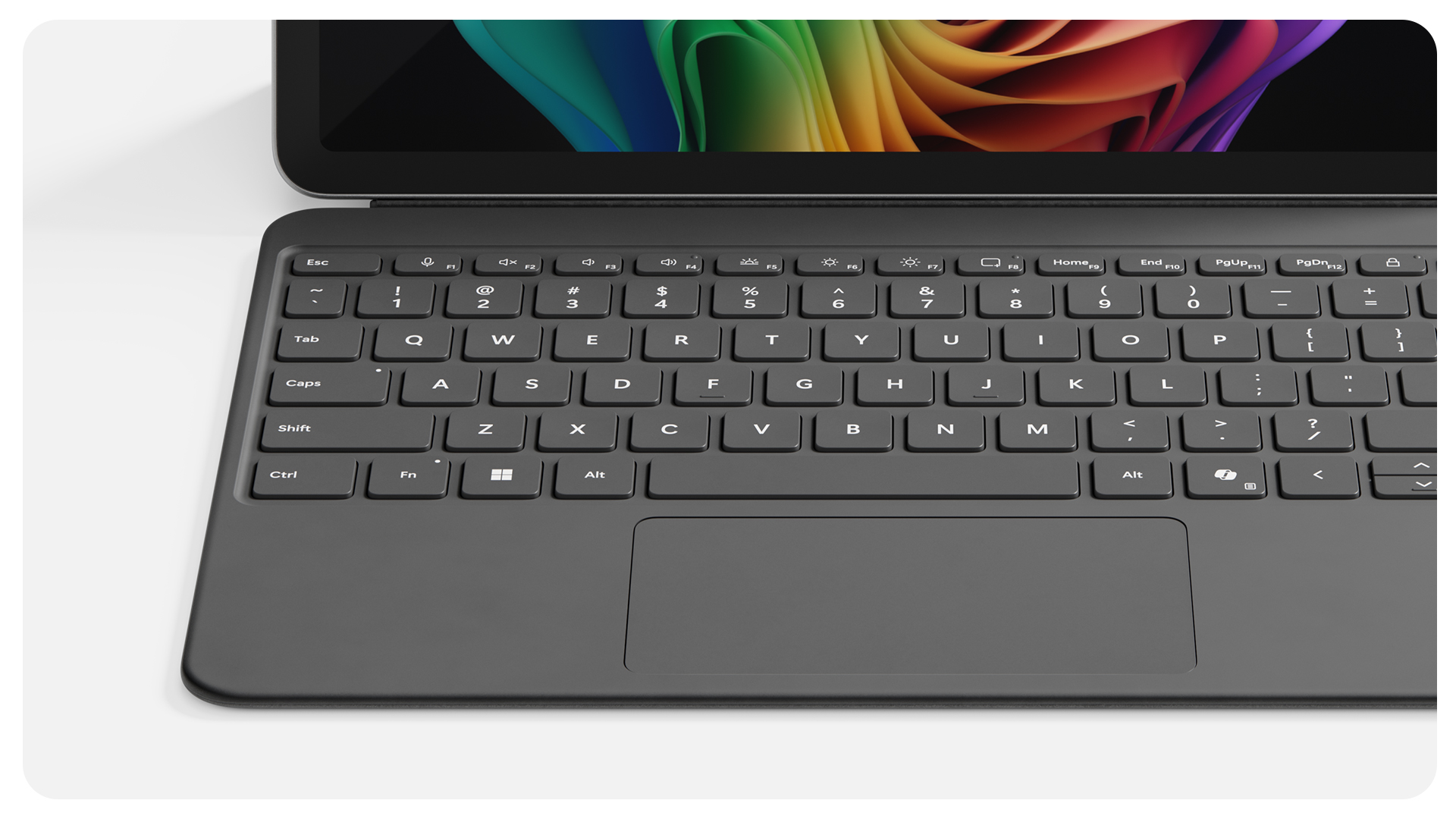 Surface Pro 12 英寸键盘盖触控板的特写视图，该触控板支持自适应触控模式。