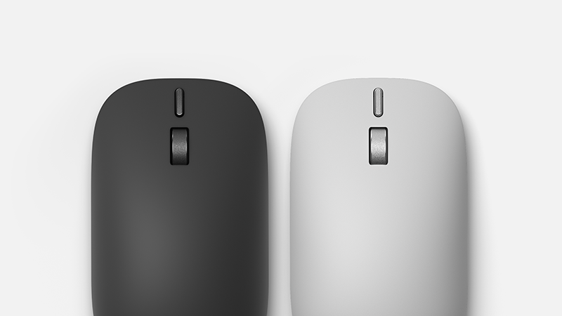 亮铂金 Surface 鼠标 (第 2 代) 与典雅黑 Surface 鼠标 (第 2 代) 并排放置的俯视图。
