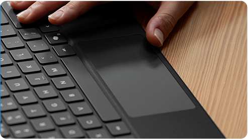 Surface Pro 13 英寸 Flex 键盘盖特写。