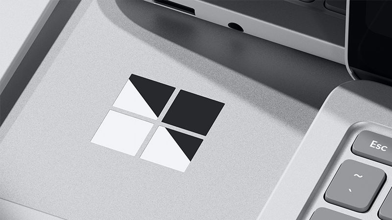 Surface 设备上 Microsoft 徽标的特写。