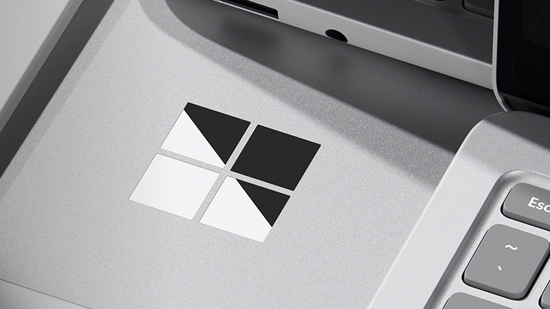 Surface Laptop 键盘的斜角特写视图。