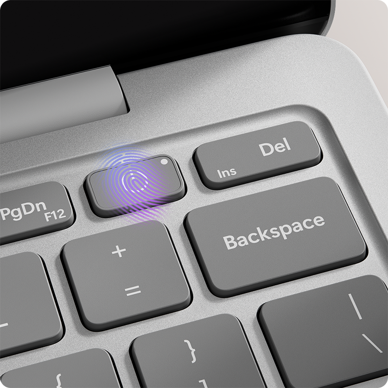 Surface Laptop 键盘上指纹电源按钮的特写视图。